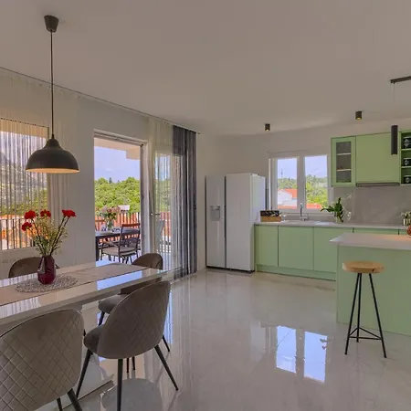 Luxury Nest Maretta & Oliva *