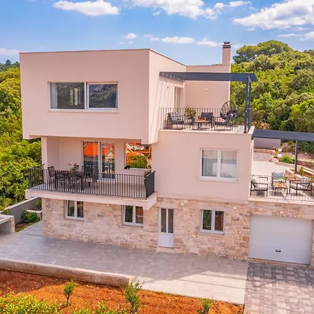 Luxury Nest Maretta & Oliva Apartment